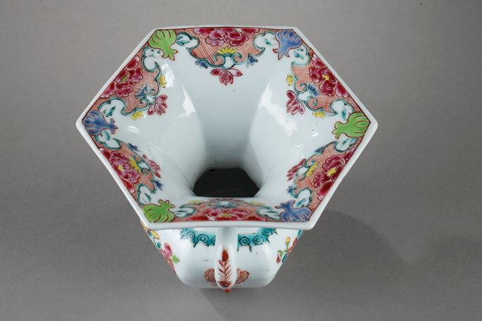 Zadou  Famille rose porcelain decorated with a bird and flowers | MasterArt